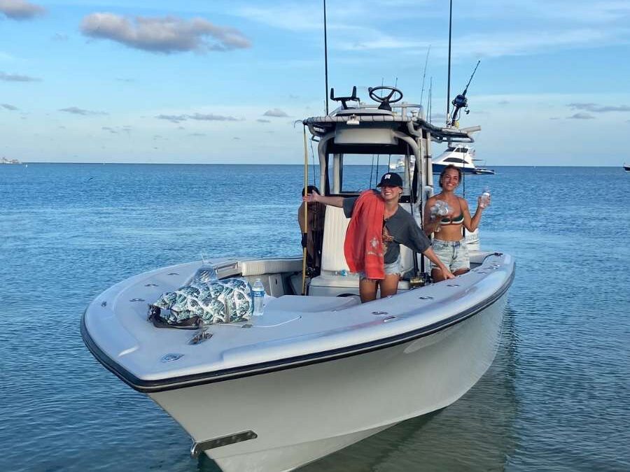 best charter boat dry tortugas e1759427652896 Reel Guides Fishing charter boat anchored at the Dry Tortugas, ready for an offshore trip.